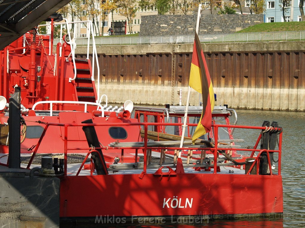 Feuerloeschboot 10-2      P088.JPG